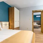 Laguna Hotel 4*