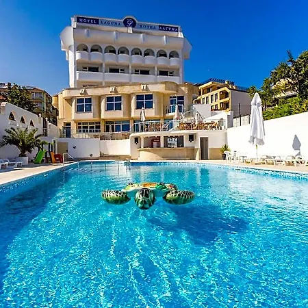 Laguna 4*